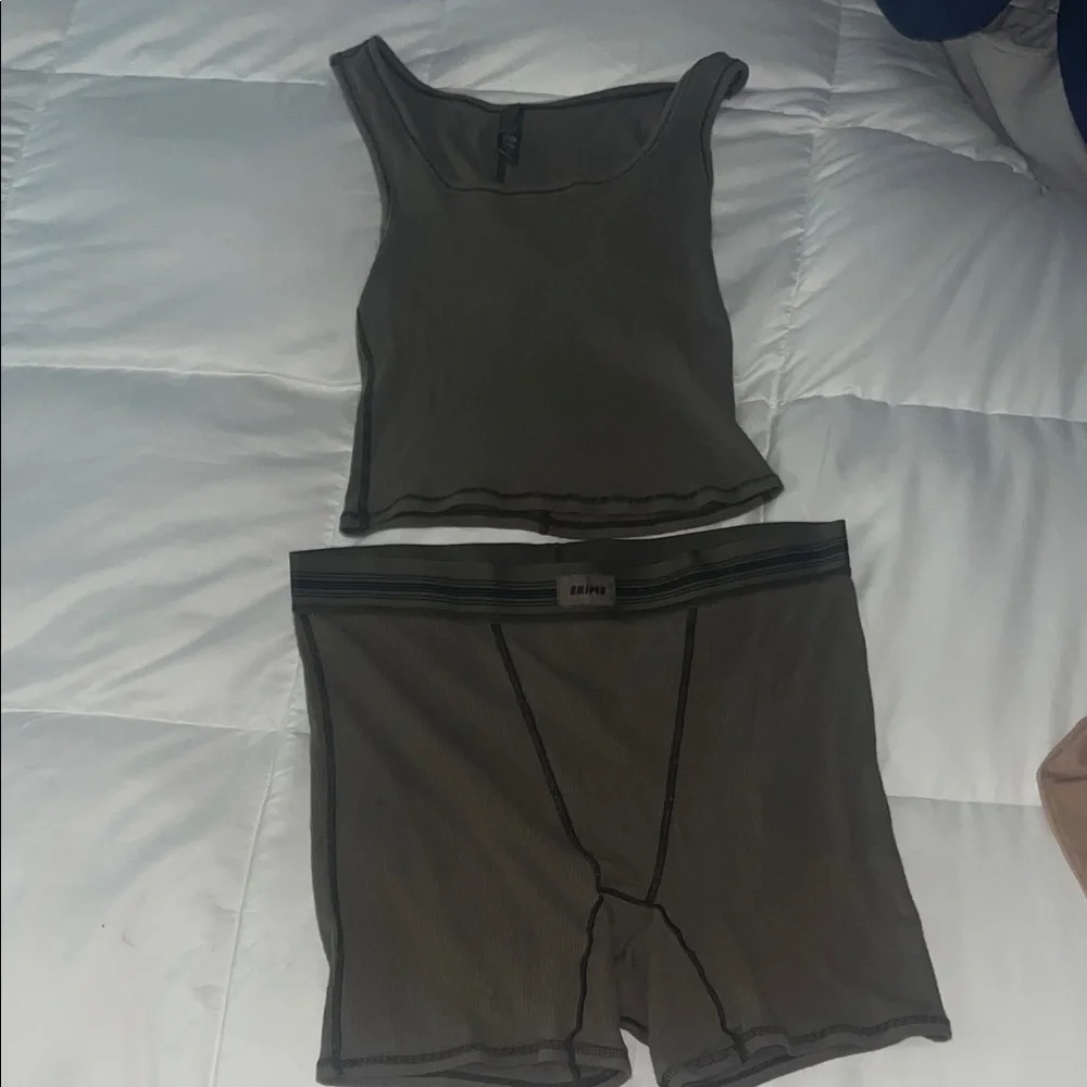 SKIMS 9 PC S/M BUNDLE, READ DESCRIPTION. - Picture 6 of 12